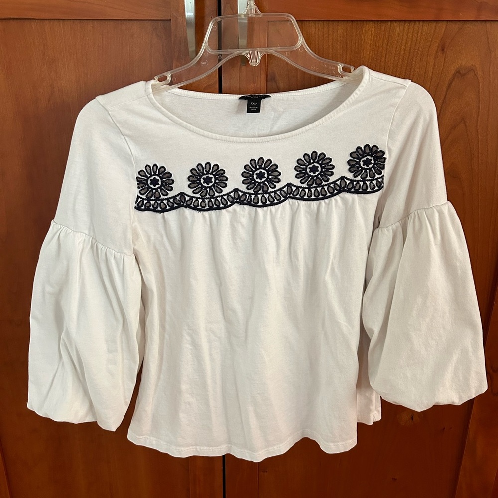 Like new Ann Taylor white cotton blouse.  Worn once!